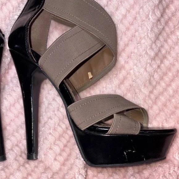 Stylish Black and Tan Women's Heels - Picture 5 of 9